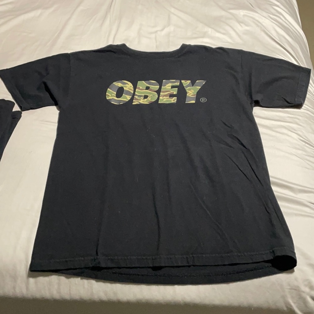 Obey tee